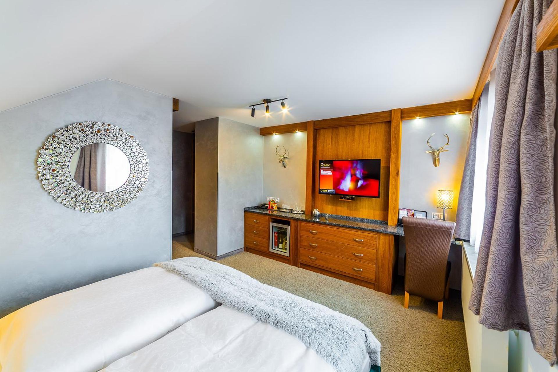 Wellness Hotel V Nebi Korenov Exterior photo