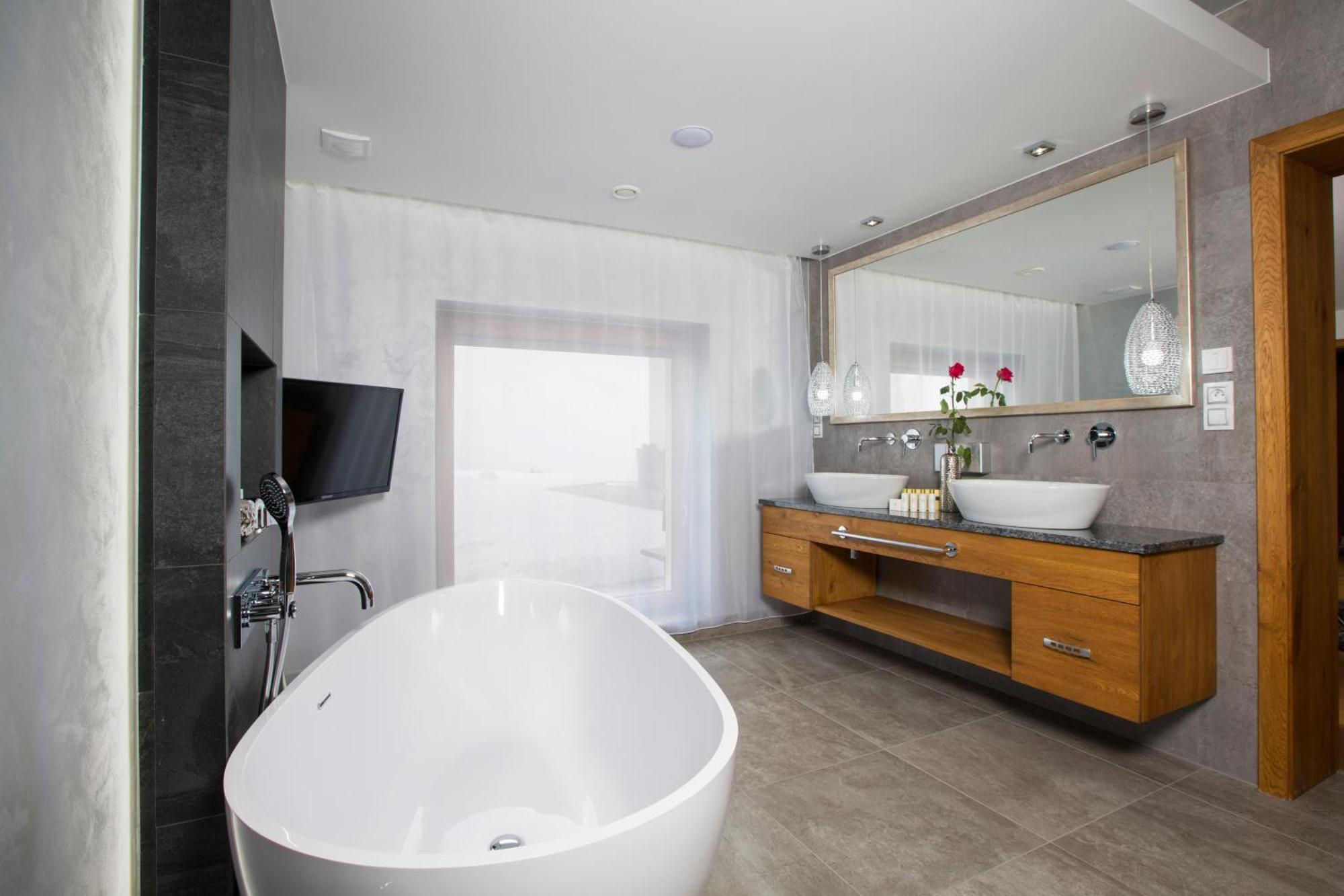 Wellness Hotel V Nebi Korenov Exterior photo