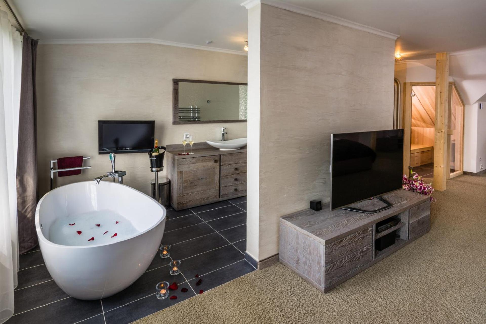 Wellness Hotel V Nebi Korenov Exterior photo